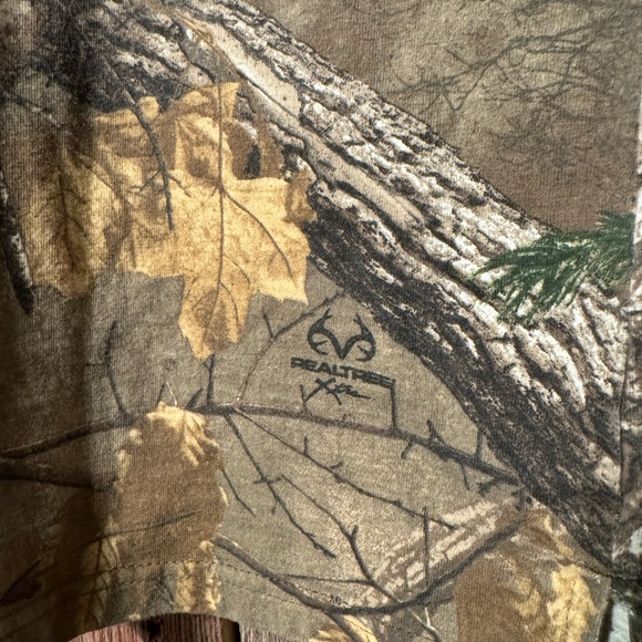 Realtree Xtra Camo Women’s Medium Long Sleeve Shirt - Picture 2 of 5